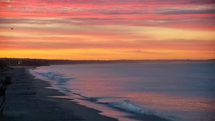 Carlsbad Beach Surf Live Webcam - Dec 4, 2025, 6:23am PST
