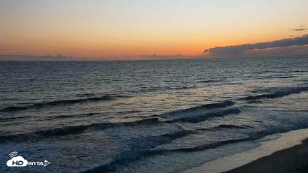 Carlsbad Beach Surf Live Webcam - Apr 26, 2026, 7:35pm PDT