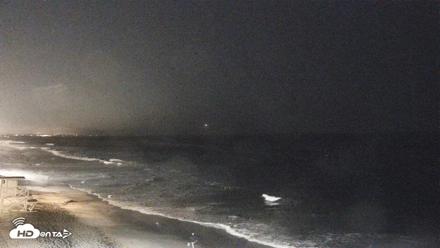 Carlsbad Beach Surf Live Webcam - May 20, 2026, 10:02pm PDT