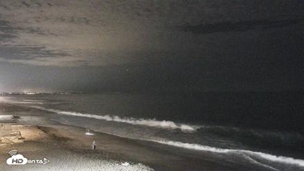 Carlsbad Beach Surf Live Webcam - Jul 20, 2026, 9:39pm PDT