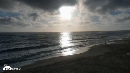 Carlsbad Beach Surf Live Webcam - Jul 7, 2026, 7:10pm PDT