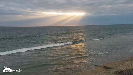 Carlsbad Beach Surf Live Webcam - May 3, 2026, 7:00pm PDT