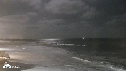 Carlsbad Beach Surf Live Webcam - Jul 25, 2026, 9:24pm PDT