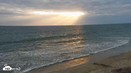Carlsbad Beach Surf Live Webcam - May 3, 2026, 6:57pm PDT
