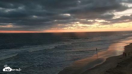 Carlsbad Beach Surf Live Webcam - May 25, 2026, 8:19pm PDT