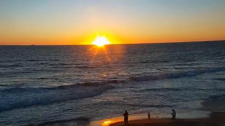 Carlsbad Beach Surf Live Webcam - Oct 15, 2025, 6:13pm PDT