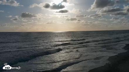 Carlsbad Beach Surf Live Webcam - May 27, 2026, 6:50pm PDT