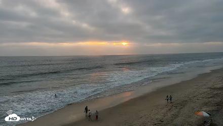 Carlsbad Beach Surf Live Webcam - May 21, 2026, 7:40pm PDT