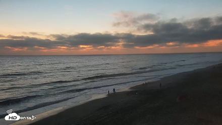 Carlsbad Beach Surf Live Webcam - Aug 18, 2026, 8:01pm PDT