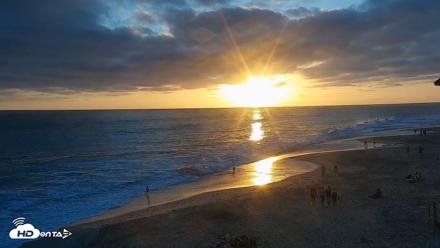 Carlsbad Beach Surf Live Webcam - Jul 1, 2026, 7:47pm PDT