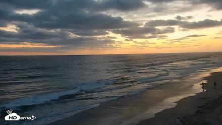 Carlsbad Beach Surf Live Webcam - May 25, 2026, 8:08pm PDT