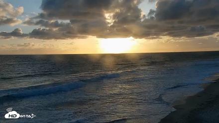 Carlsbad Beach Surf Live Webcam - May 27, 2026, 7:23pm PDT
