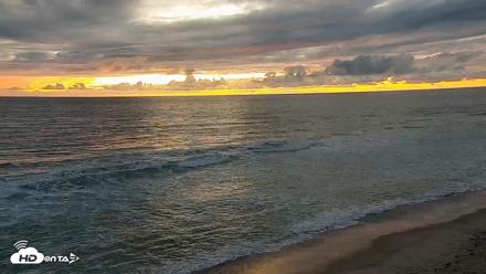 Carlsbad Beach Surf Live Webcam - Apr 12, 2026, 7:35pm PDT