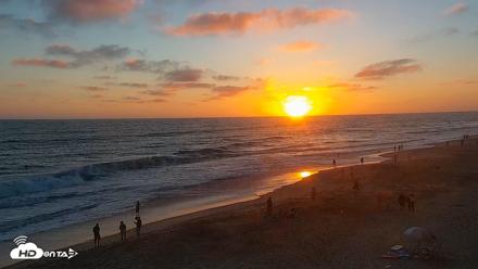 Carlsbad Beach Surf Live Webcam - Jul 6, 2026, 7:58pm PDT