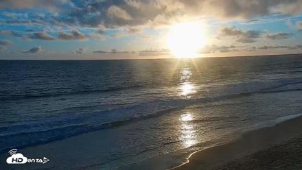 Carlsbad Beach Surf Live Webcam - Apr 21, 2026, 7:11pm PDT
