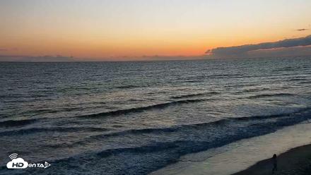 Carlsbad Beach Surf Live Webcam - Apr 26, 2026, 7:46pm PDT