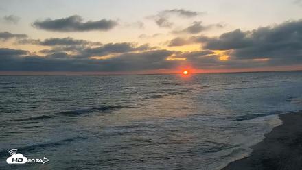 Carlsbad Beach Surf Live Webcam - May 30, 2026, 7:51pm PDT