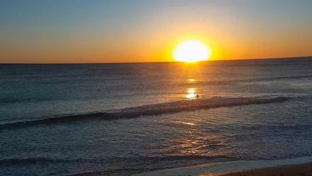 Carlsbad Beach Surf Live Webcam - Mar 7, 2026, 5:45pm PST
