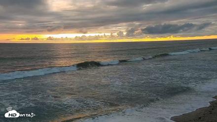 Carlsbad Beach Surf Live Webcam - Apr 12, 2026, 7:31pm PDT
