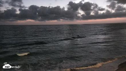 Carlsbad Beach Surf Live Webcam - Apr 29, 2026, 8:14pm PDT