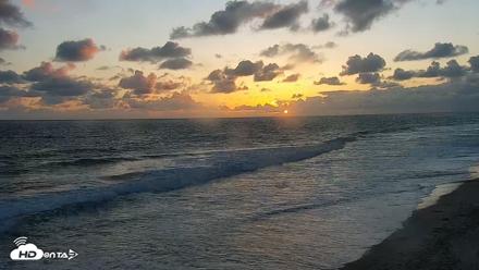 Carlsbad Beach Surf Live Webcam - May 27, 2026, 7:47pm PDT