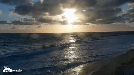 Carlsbad Beach Surf Live Webcam - May 27, 2026, 7:18pm PDT