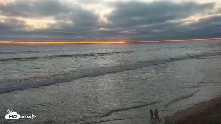 Carlsbad Beach Surf Live Webcam - Apr 10, 2026, 7:11pm PDT