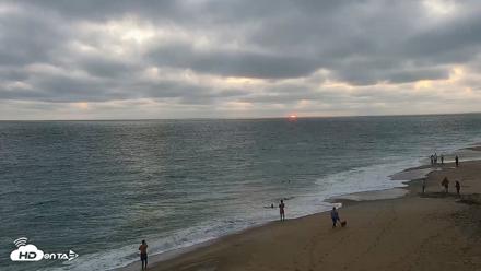 Carlsbad Beach Surf Live Webcam - Jul 13, 2026, 7:59pm PDT