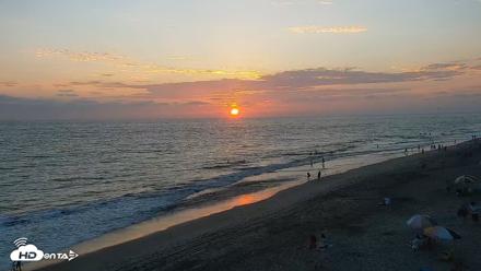 Carlsbad Beach Surf Live Webcam - Aug 5, 2026, 7:45pm PDT