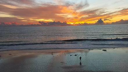 Carlsbad Beach Surf Live Webcam - Jan 5, 2026, 5:02pm PST