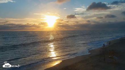 Carlsbad Beach Surf Live Webcam - Aug 12, 2026, 7:18pm PDT