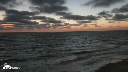 Carlsbad Beach Surf Live Webcam - Sep 22, 2026, 7:20pm PDT