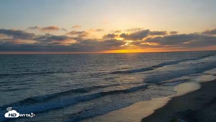 Carlsbad Beach Surf Live Webcam - May 30, 2026, 7:39pm PDT