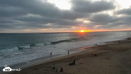 Carlsbad Beach Surf Live Webcam - Jul 5, 2026, 8:03pm PDT