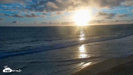 Carlsbad Beach Surf Live Webcam - Apr 21, 2026, 7:11pm PDT