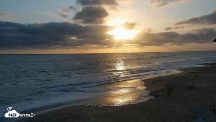Carlsbad Beach Surf Live Webcam - Jun 30, 2026, 7:37pm PDT