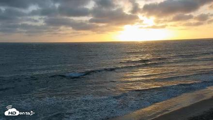 Carlsbad Beach Surf Live Webcam - Apr 29, 2026, 7:11pm PDT