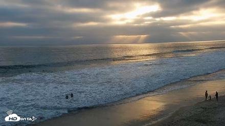 Carlsbad Beach Surf Live Webcam - May 9, 2026, 7:05pm PDT