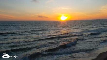 Carlsbad Beach Surf Live Webcam - Apr 15, 2026, 7:15pm PDT