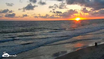 Carlsbad Beach Surf Live Webcam - May 5, 2026, 7:35pm PDT
