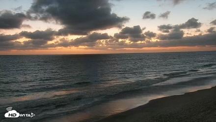 Carlsbad Beach Surf Live Webcam - Sep 18, 2026, 7:21pm PDT