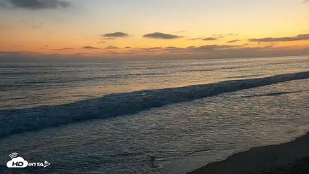 Carlsbad Beach Surf Live Webcam - May 10, 2026, 8:03pm PDT