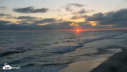 Carlsbad Beach Surf Live Webcam - May 30, 2026, 7:52pm PDT