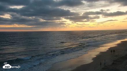 Carlsbad Beach Surf Live Webcam - May 25, 2026, 8:07pm PDT