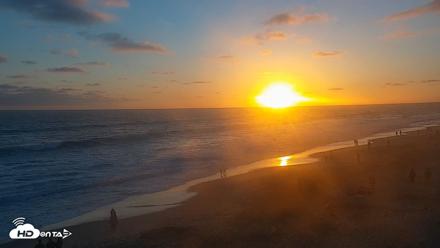 Carlsbad Beach Surf Live Webcam - Jun 20, 2026, 7:55pm PDT