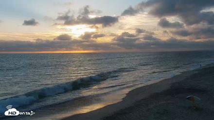 Carlsbad Beach Surf Live Webcam - Aug 12, 2026, 7:10pm PDT