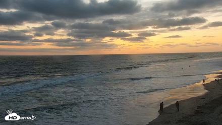 Carlsbad Beach Surf Live Webcam - May 25, 2026, 7:54pm PDT