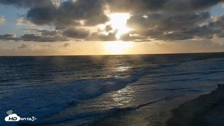 Carlsbad Beach Surf Live Webcam - May 27, 2026, 7:18pm PDT