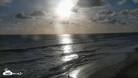 Carlsbad Beach Surf Live Webcam - May 27, 2026, 6:55pm PDT