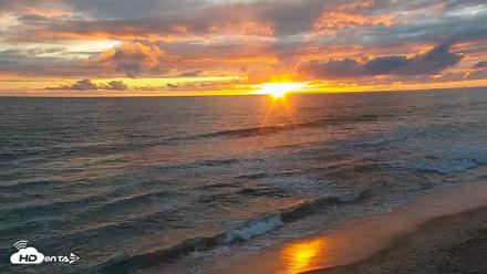 Carlsbad Beach Surf Live Webcam - Apr 12, 2026, 7:18pm PDT